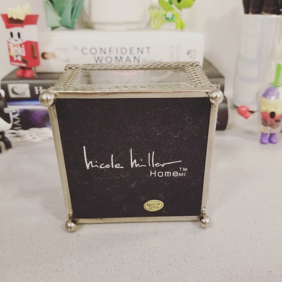 Nicole Miller box, bracelet included. - Picture 6 of 6